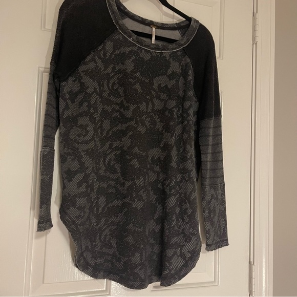 🎉HOST PICK🎉 Free People black & grey “Bed of Roses” pullover sweater - Picture 16 of 16